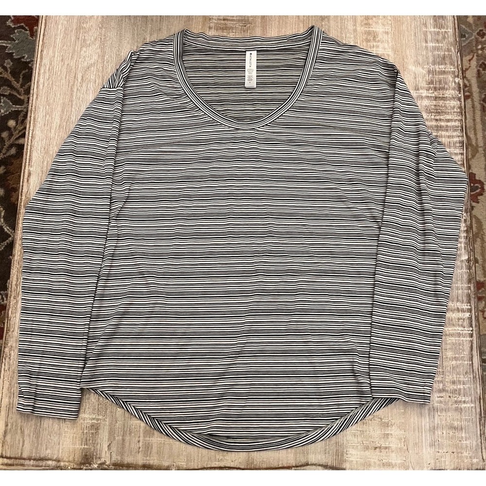 Athleta Top Cloudlight Striped Black White Athleisure Long Sleeve Size M